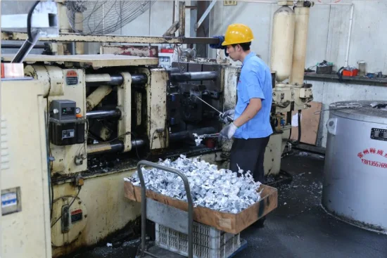 Accessorio per barca pressofusione di precisione personalizzato diretto in fabbrica per il settore marino